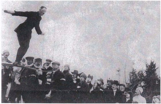 Karel Jarolímek skáče Pod Zvičinou